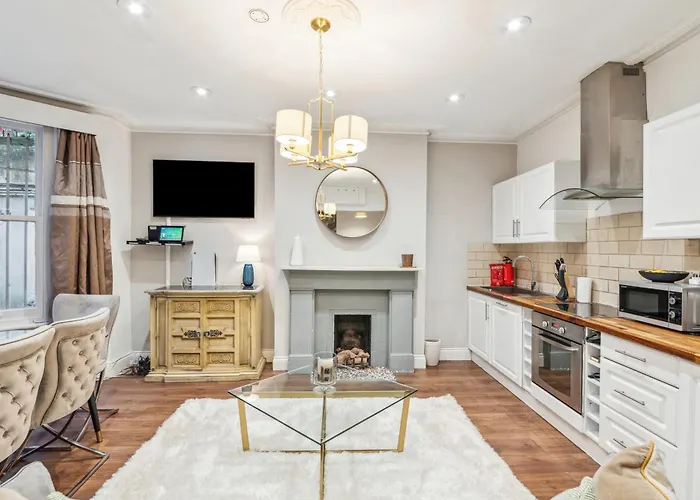 Stunning 2Bed 2Bath Apt In Earls Court Sleeps Six